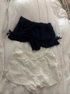 Hollister Navy and White Women’s Shorts Set
